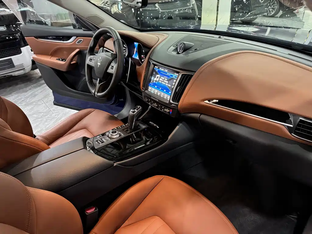 Maserati Levante 2019 — фото 10