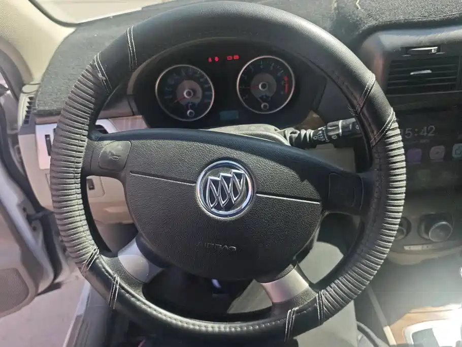Buick Excelle 2015 — фото 15