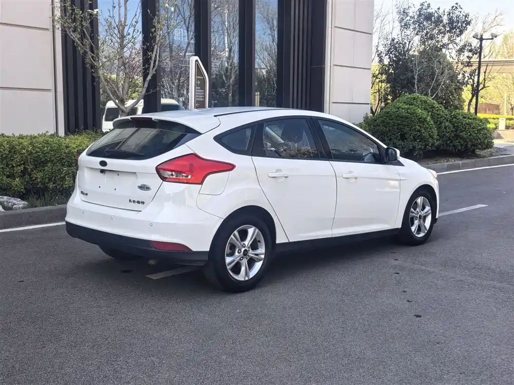 Ford Focus 2017 — фото 23
