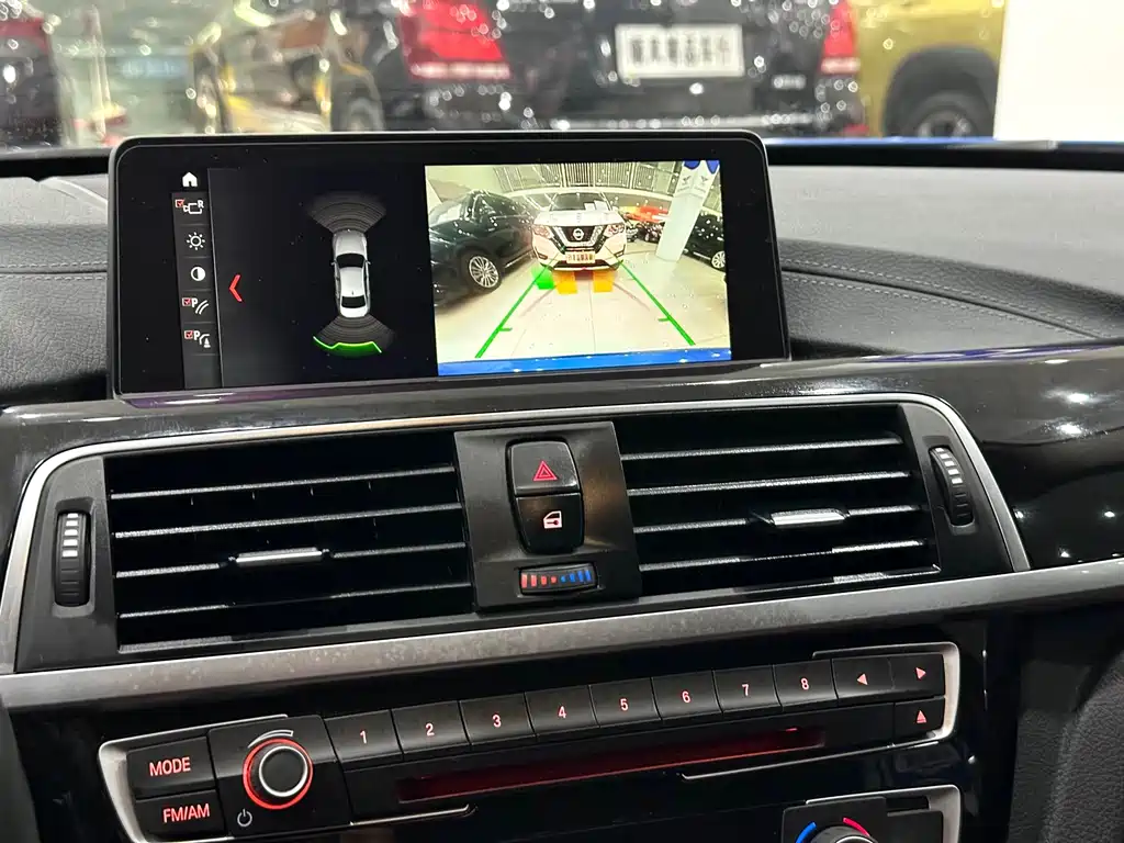 BMW 3 Series 2019 — фото 19