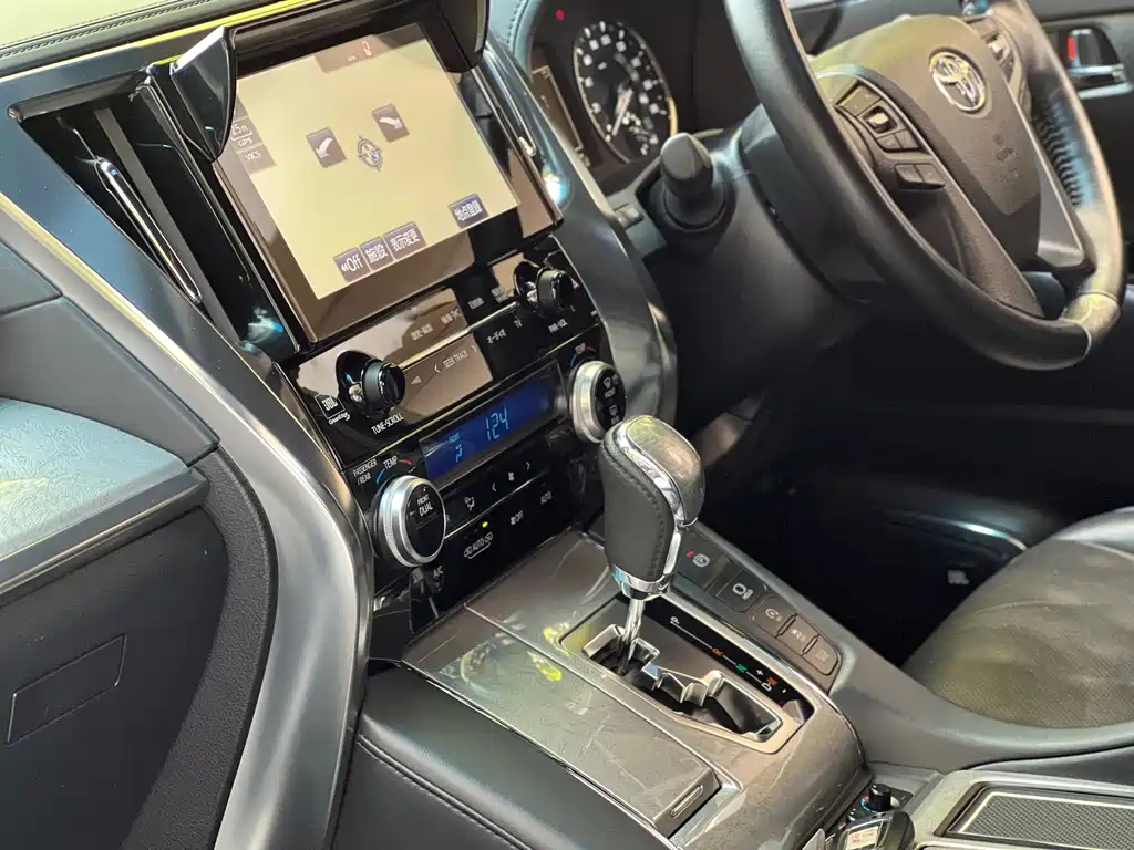 Toyota Alphard 2025 — фото 13