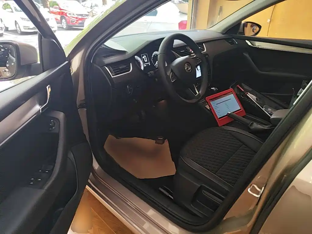 Skoda Octavia 2020 — фото 16