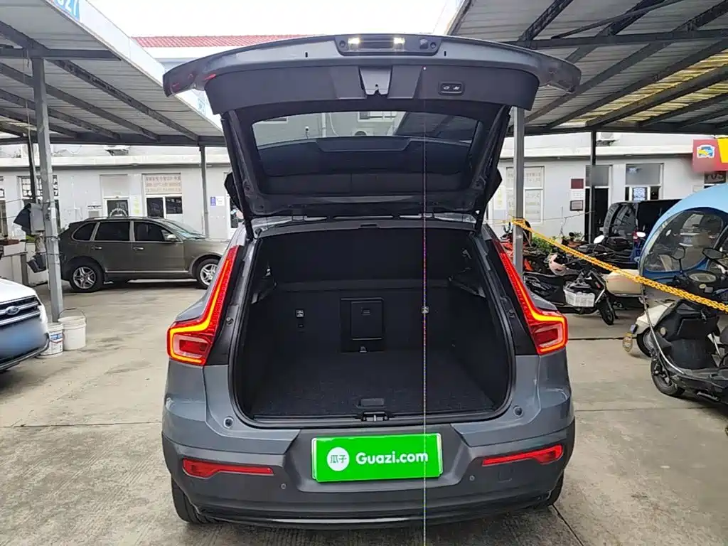 Volvo XC40 New Energy 2022 — фото 19