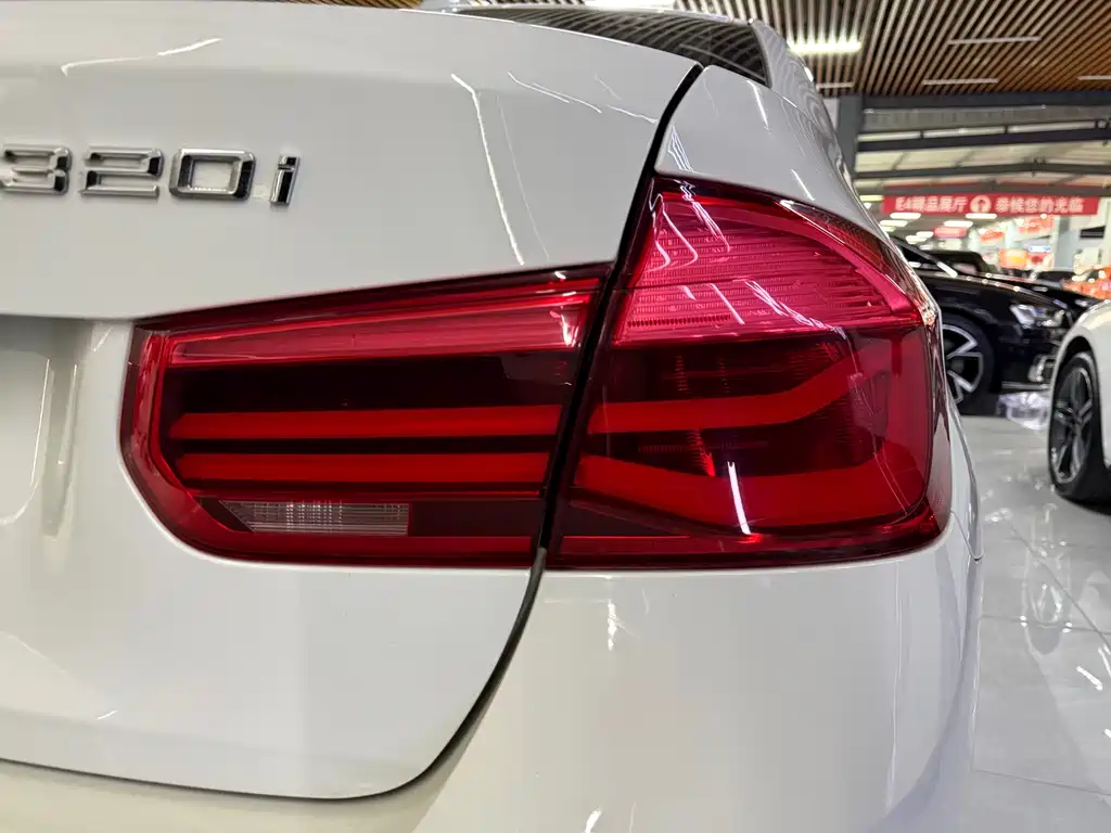 BMW 3 Series 2016 — фото 12