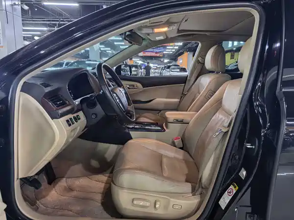 Toyota Crown 2011