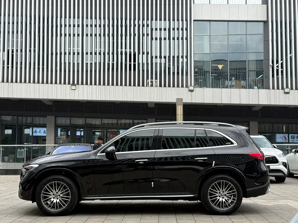 Mercedes-Benz GLC 2025