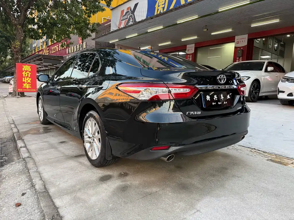 Toyota Camry 2023 — фото 12