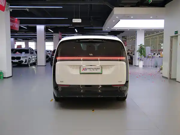 Li Auto MEGA 2024