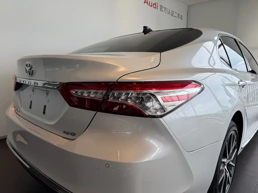 Toyota Camry 2023 — фото 10
