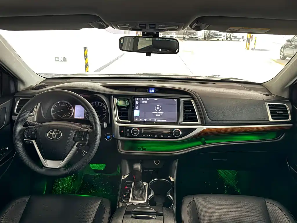 Toyota Highlander 2017 — фото 10