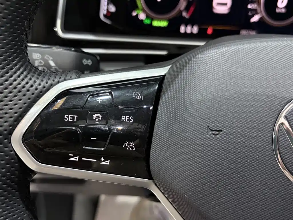 Volkswagen Tiguan L PHEV 2023 — фото 16