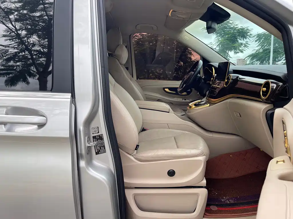 Mercedes-Benz V-Class 2017 — фото 10