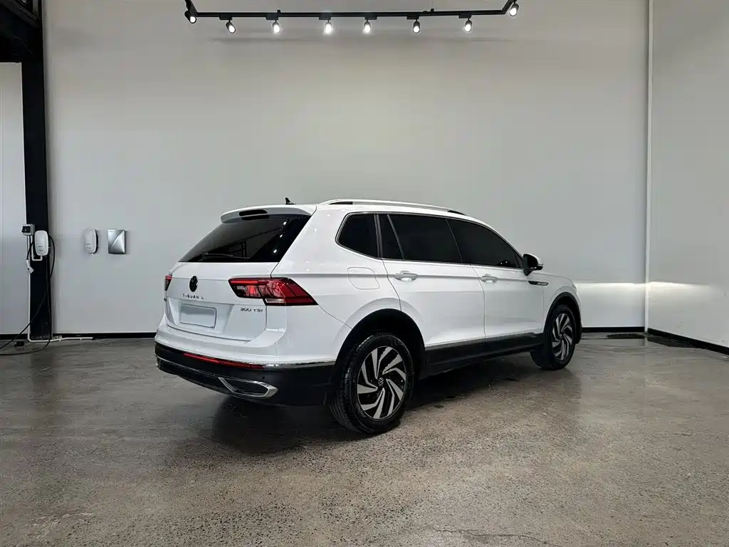 Volkswagen Tiguan L 2023 — фото 5