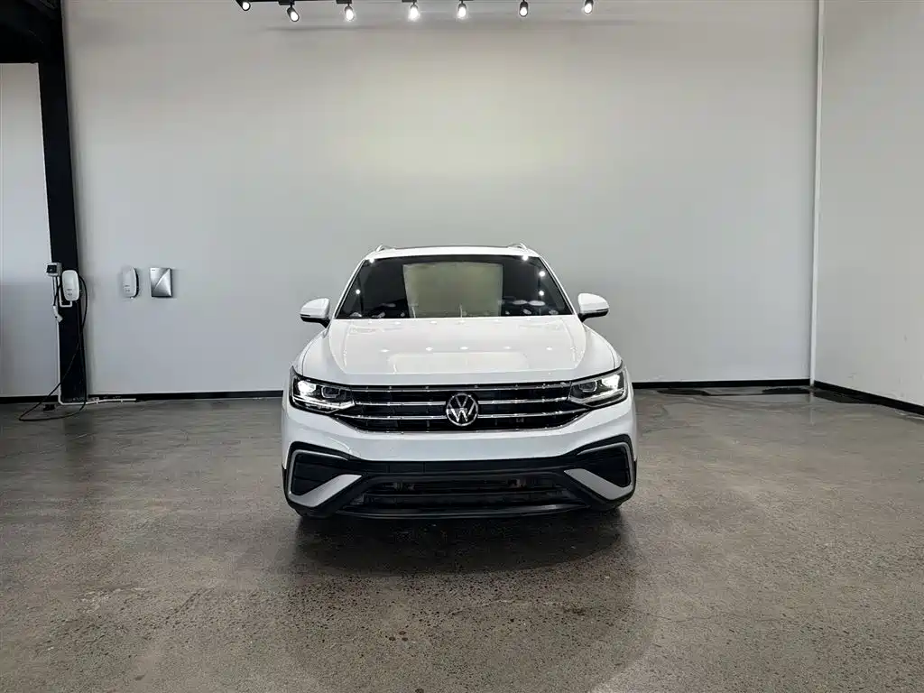 Volkswagen Tiguan L 2023 — фото 3
