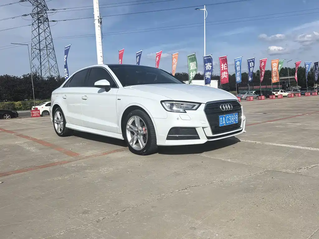 Audi A3 2018 — фото 3