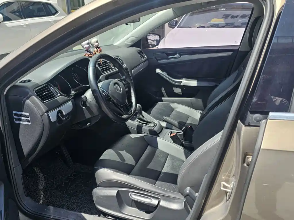 Volkswagen Sagitar 2017