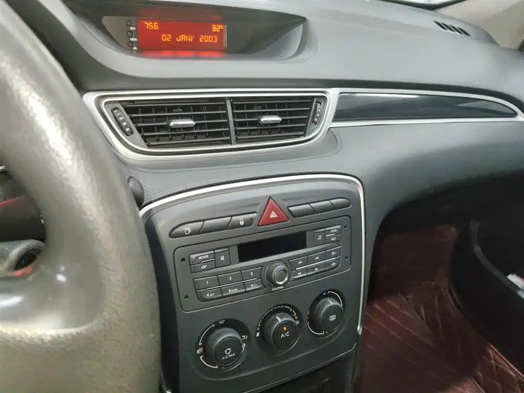 Peugeot 308 2015 — фото 14