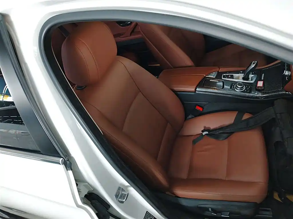 BMW 5 Series 2016 — фото 24