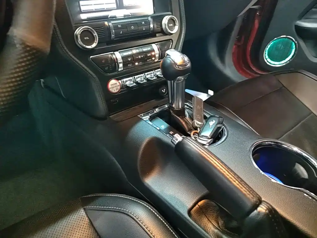 Ford Mustang 2015 — фото 14
