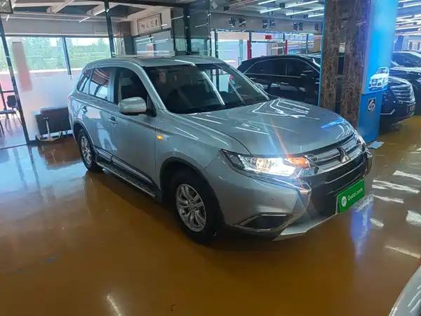 Mitsubishi Outlander 2016