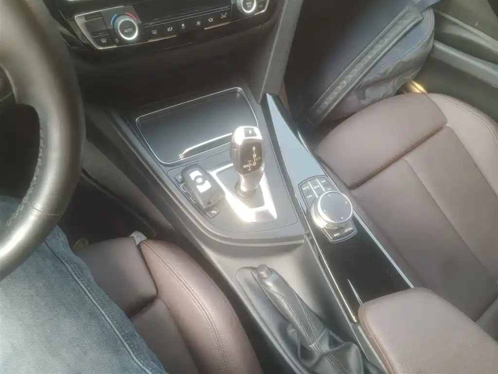 BMW 3 Series 2019 — фото 14
