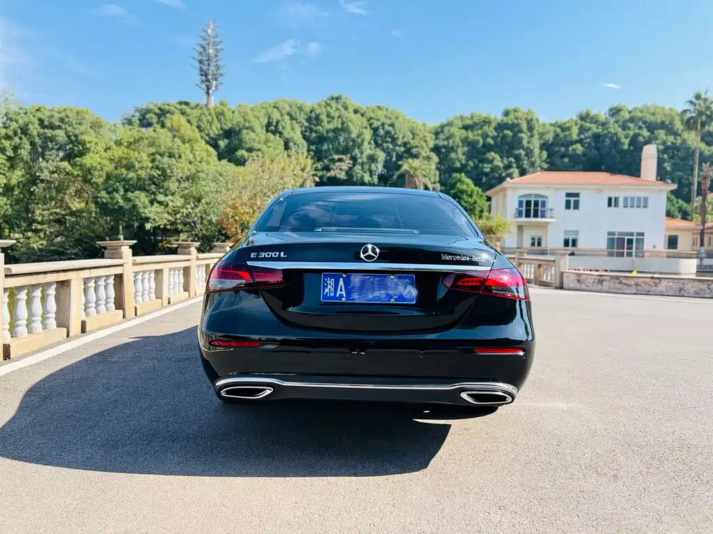 Mercedes-Benz E-Class 2023 — фото 11