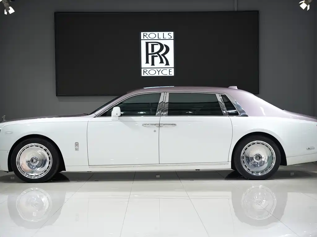 Rolls-Royce Phantom 2021 — фото 3