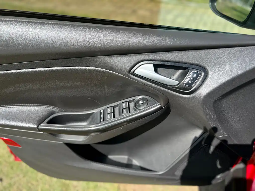 Ford Focus 2016 — фото 16