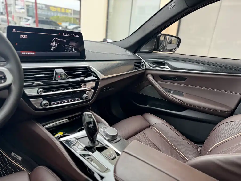 BMW 5 Series 2020 — фото 12