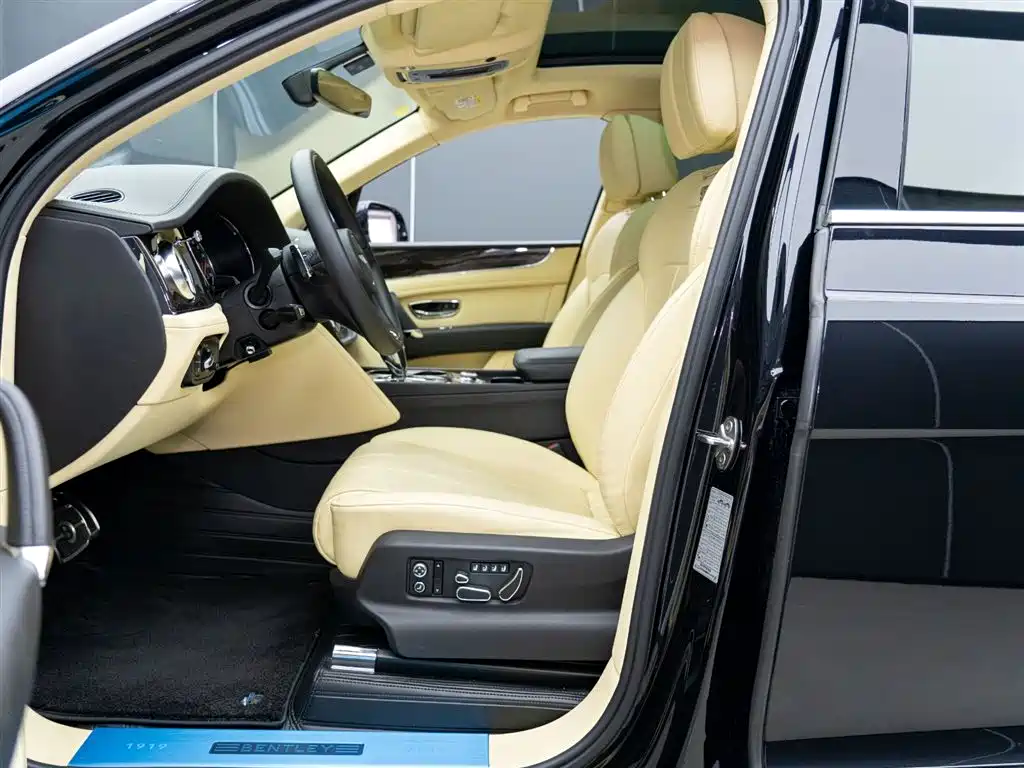 Bentley Bentayga 2020 — фото 10