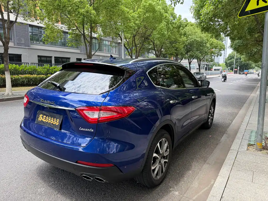 Maserati Levante 2018 — фото 22