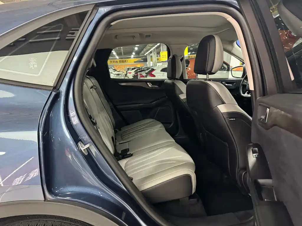 Ford Escape 2022 — фото 11