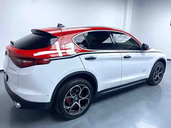 Alfa Romeo Stelvio 2021