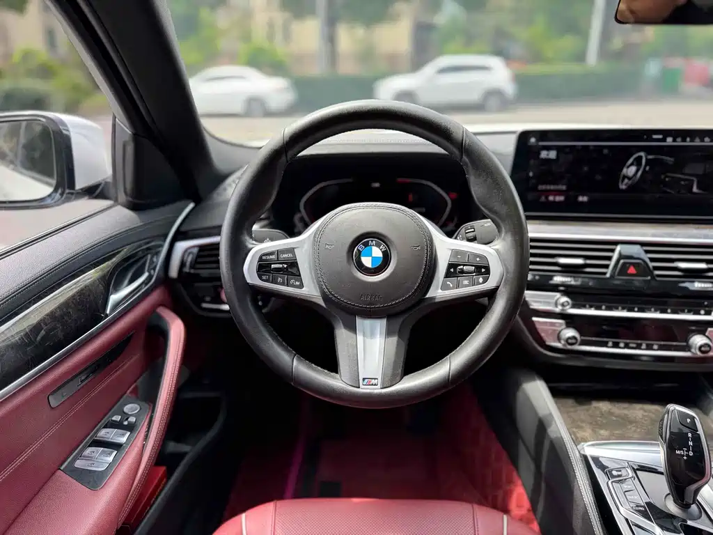 BMW 5 Series 2022 — фото 11
