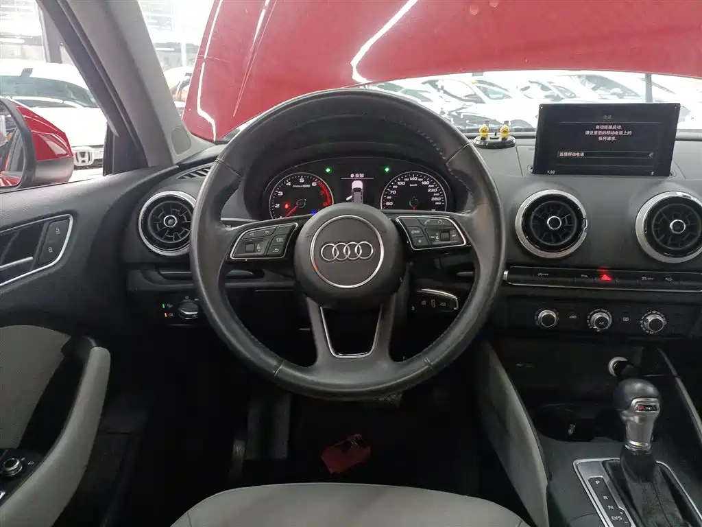 Audi A3 2019 — фото 11