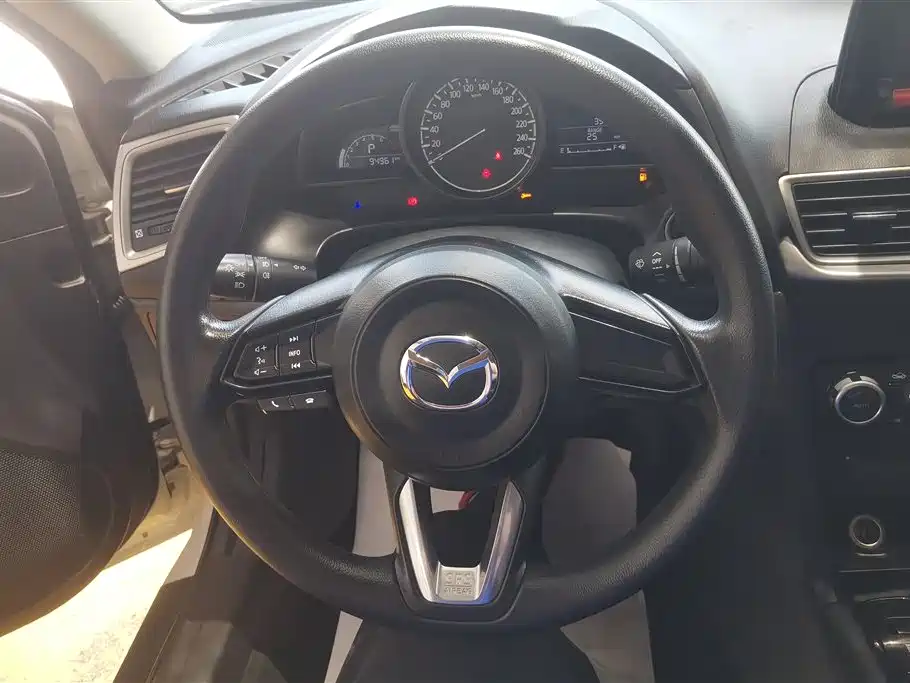 Mazda 3 Axela 2019 — фото 15