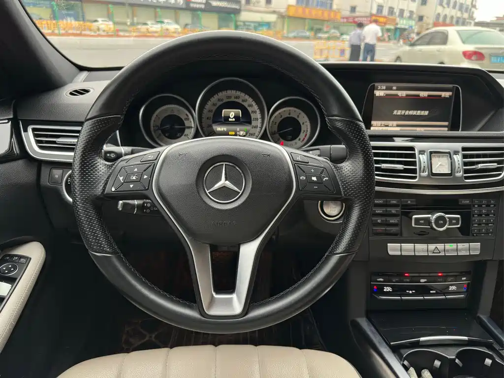 Mercedes-Benz E-Class 2015 — фото 11