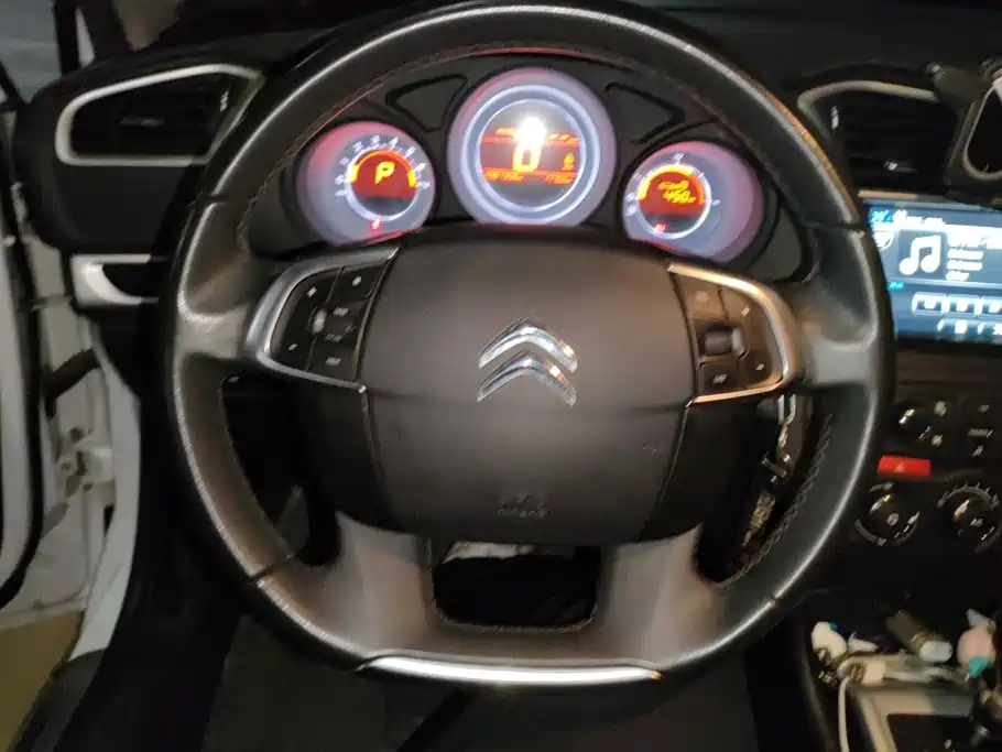 Citroën C4L 2015 — фото 15