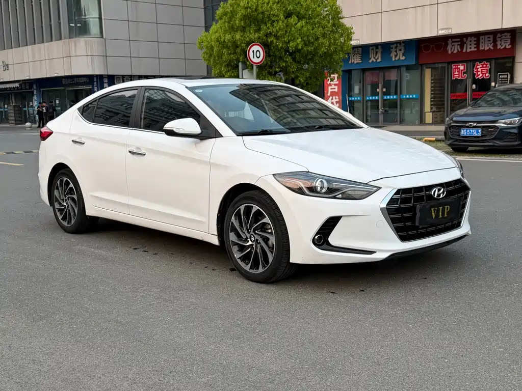 Hyundai Elantra 2020 — фото 3