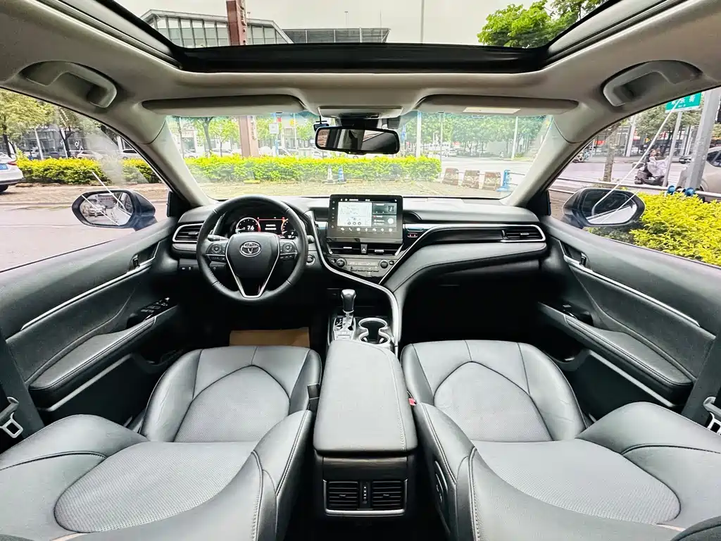 Toyota Camry 2022 — фото 22