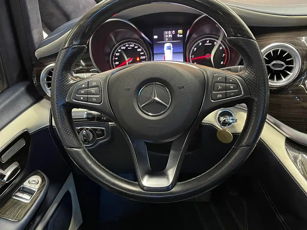 Mercedes-Benz V-Class 2020 — фото 9