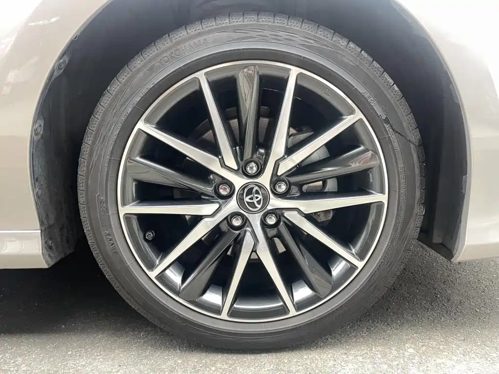 Toyota Camry 2022 — фото 17