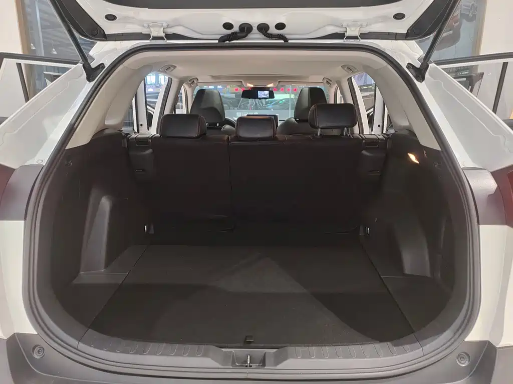 Toyota RAV4 2019 — фото 13
