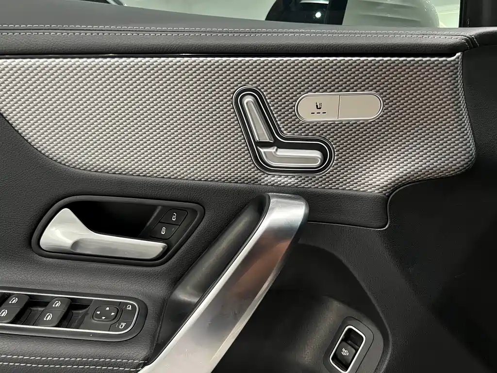 Mercedes-Benz A-Class 2024 — фото 13