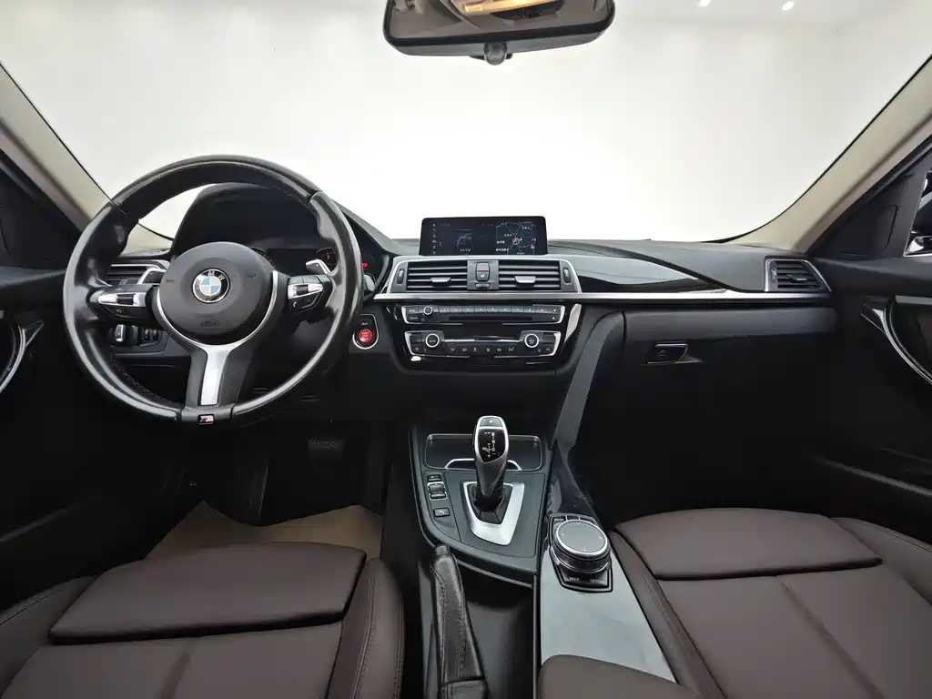BMW 3 Series 2018 — фото 14