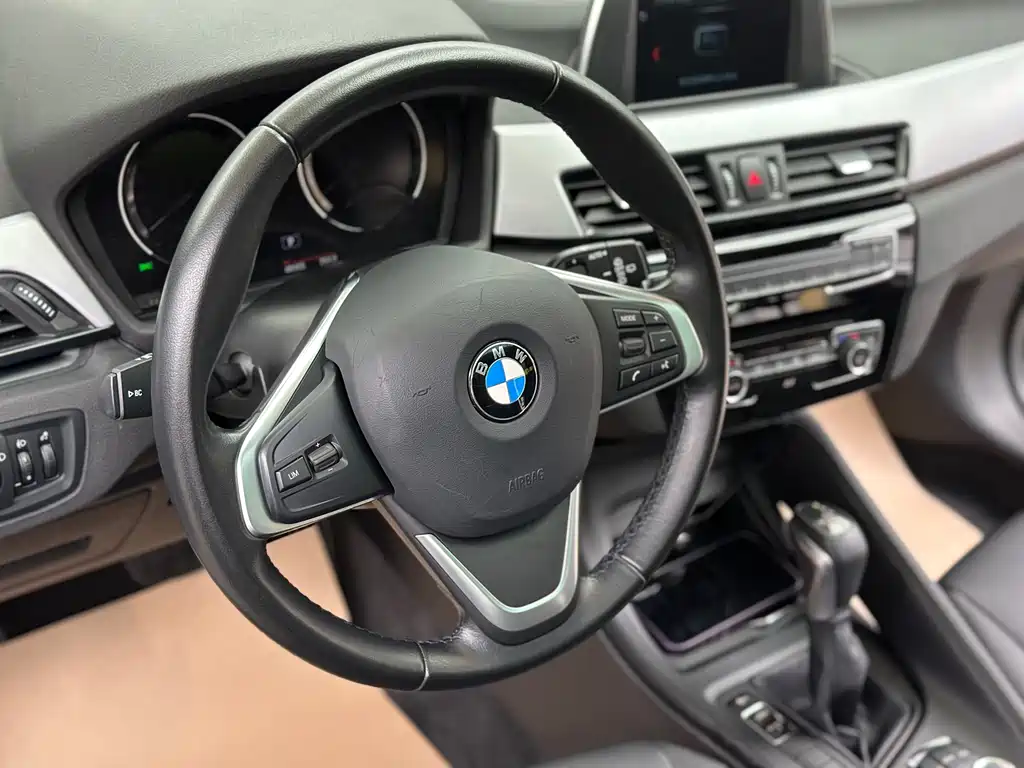 BMW X1 2018 — фото 15