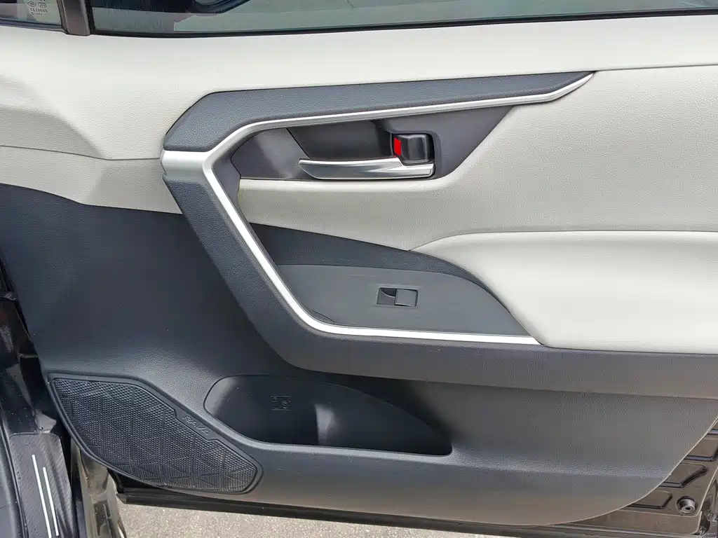 Toyota RAV4 2020 — фото 11