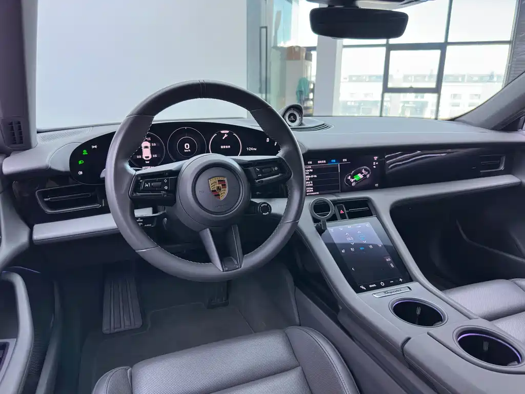 Porsche Taycan 2023 — фото 16