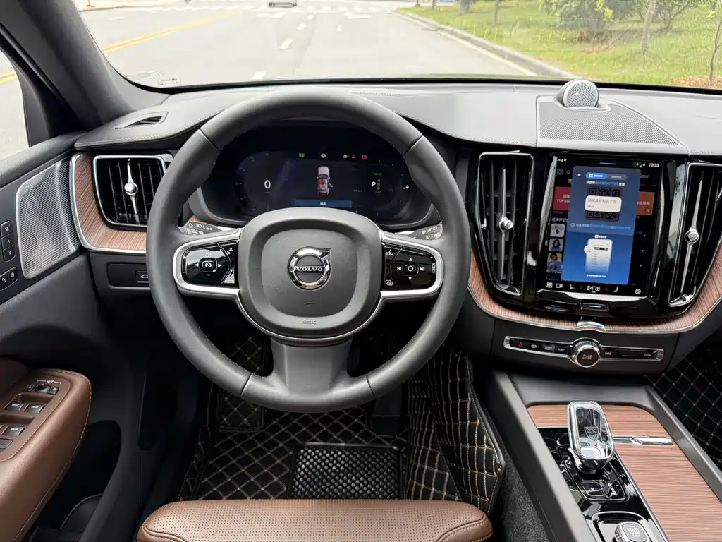 Volvo XC60 PHEV 2024 — фото 12