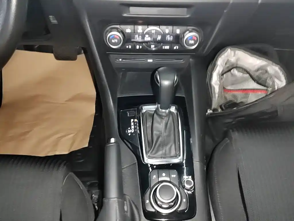 Mazda 3 Axela 2015 — фото 14